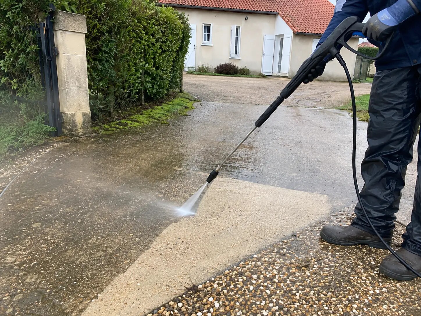 Nettoyage haute pression de pavés extérieurs